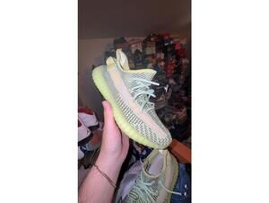 Yeezy 350 boost sz 8 yeechil